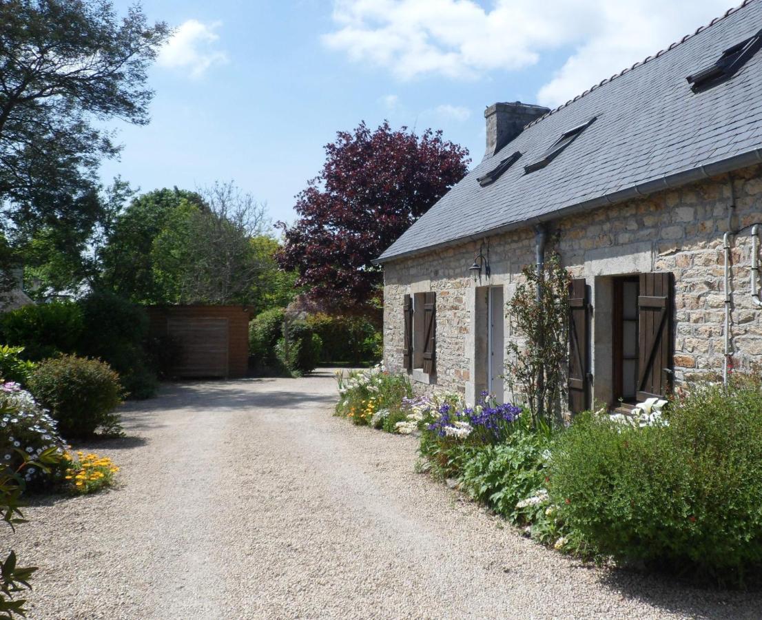 Sue's cottages Pleuven Extérieur photo