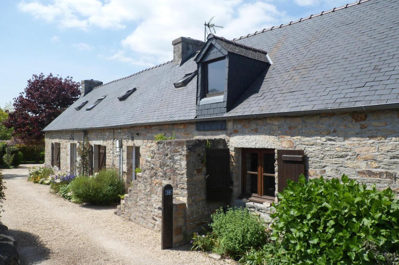 Sue's cottages Pleuven Extérieur photo