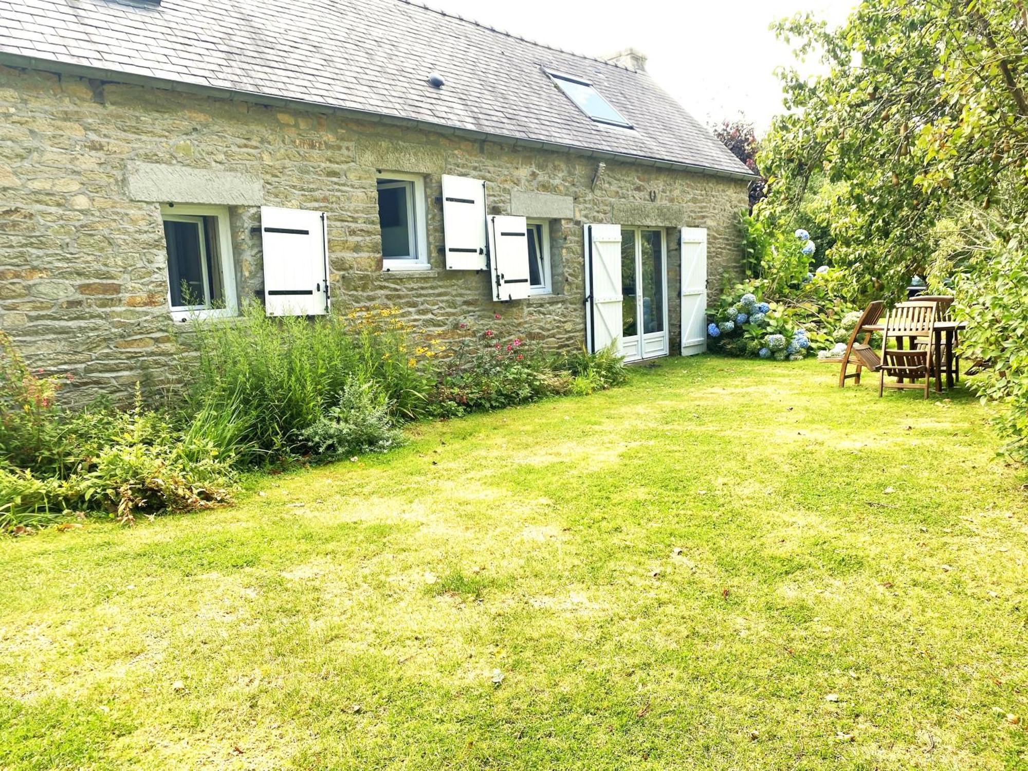Sue's cottages Pleuven Extérieur photo