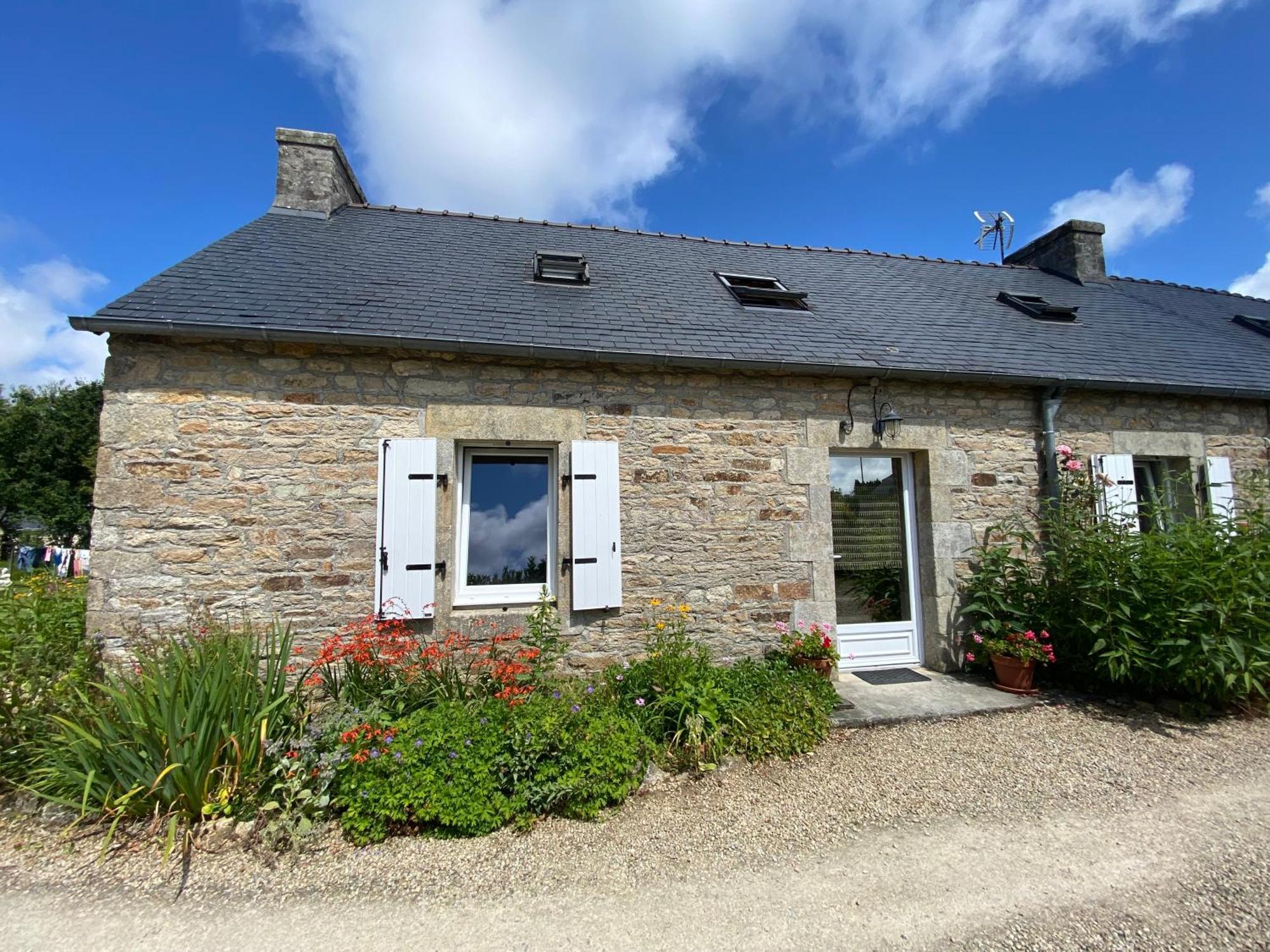 Sue's cottages Pleuven Extérieur photo