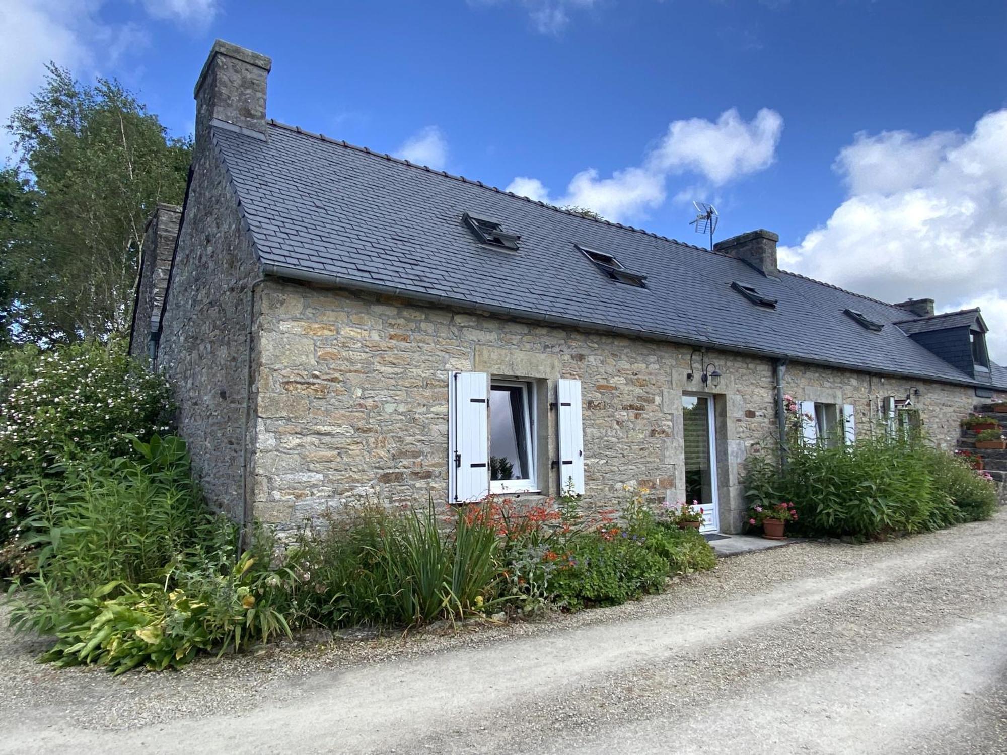 Sue's cottages Pleuven Extérieur photo