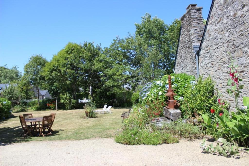 Sue's cottages Pleuven Extérieur photo