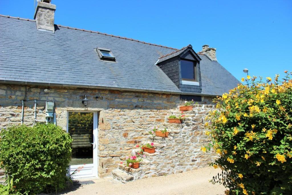 Sue's cottages Pleuven Extérieur photo