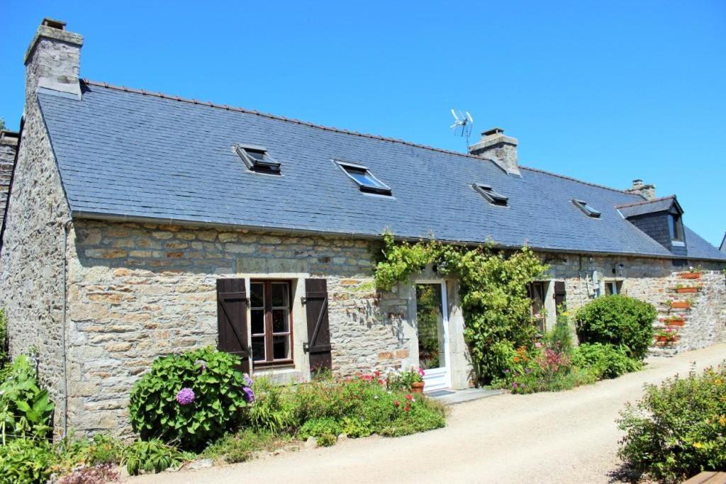 Sue's cottages Pleuven Extérieur photo